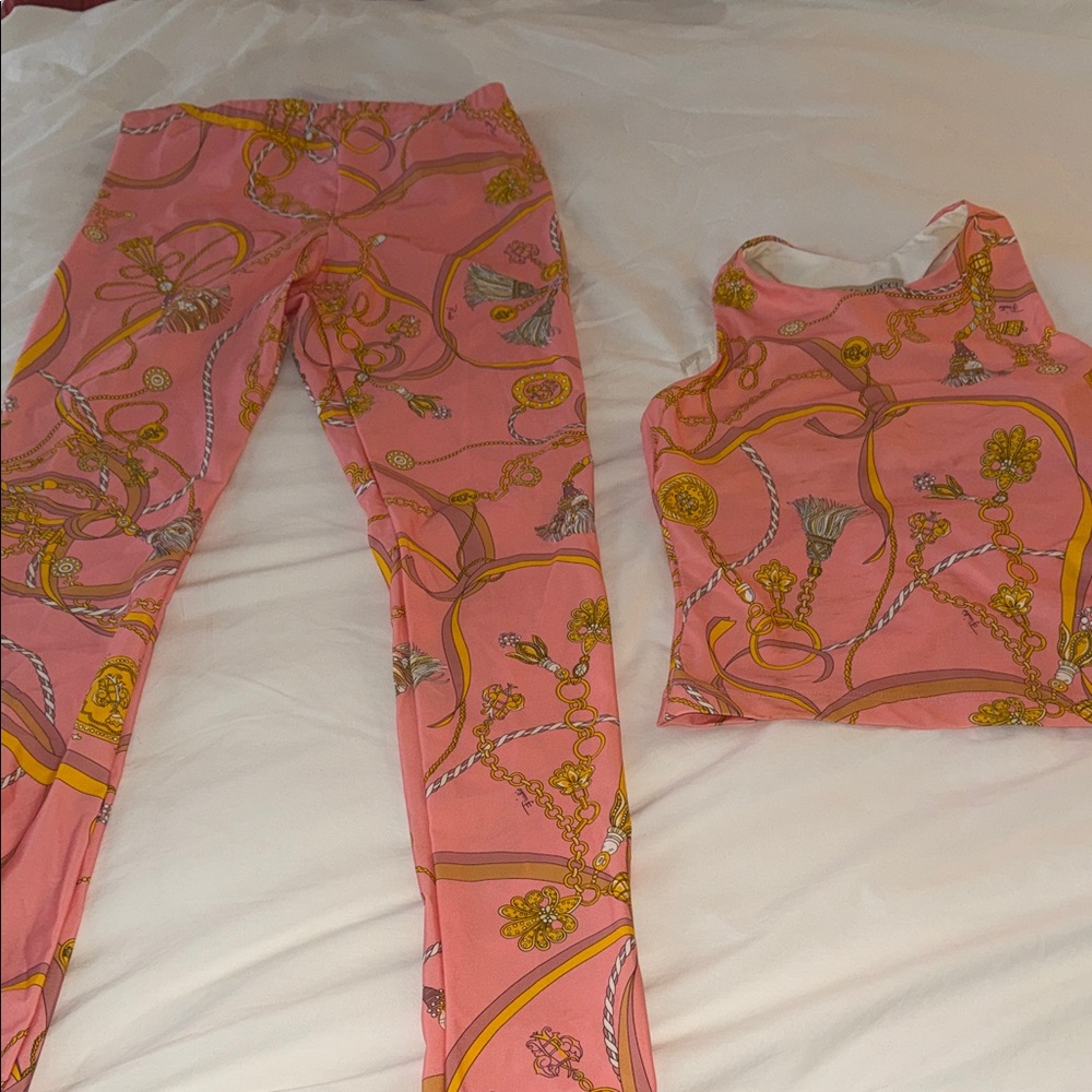 Authentic Emilio Pucci peach top and matching leggings with Pucci logo sz M